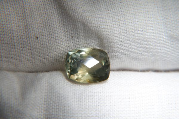 Green/Blue Metallic Sapphire - Rectangular - 2.46 ct - AGL certified