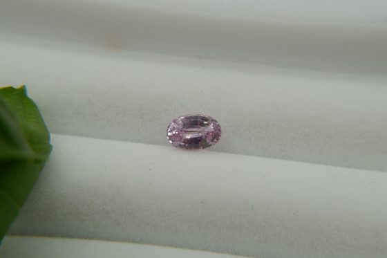 Pastel Pink Sapphire - Oval - 1.35 ct - COR authenticated