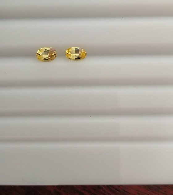 Yellow Sapphire Pair - Oval - 0.90 ct - COR authenticated