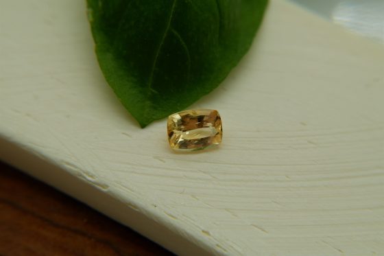 Vivid Lemon Yellow Sapphire - Rectangular - 1 ct - COR authenticated
