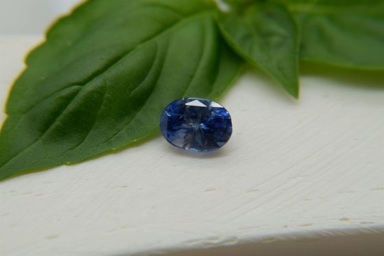 Vivid Cornflower Blue-White Sapphire - Oval - 1.90 ct - IGL certified