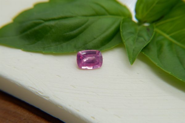 Purplish-Pink Sapphire - Rectangular - 1 ct - COR authenticated