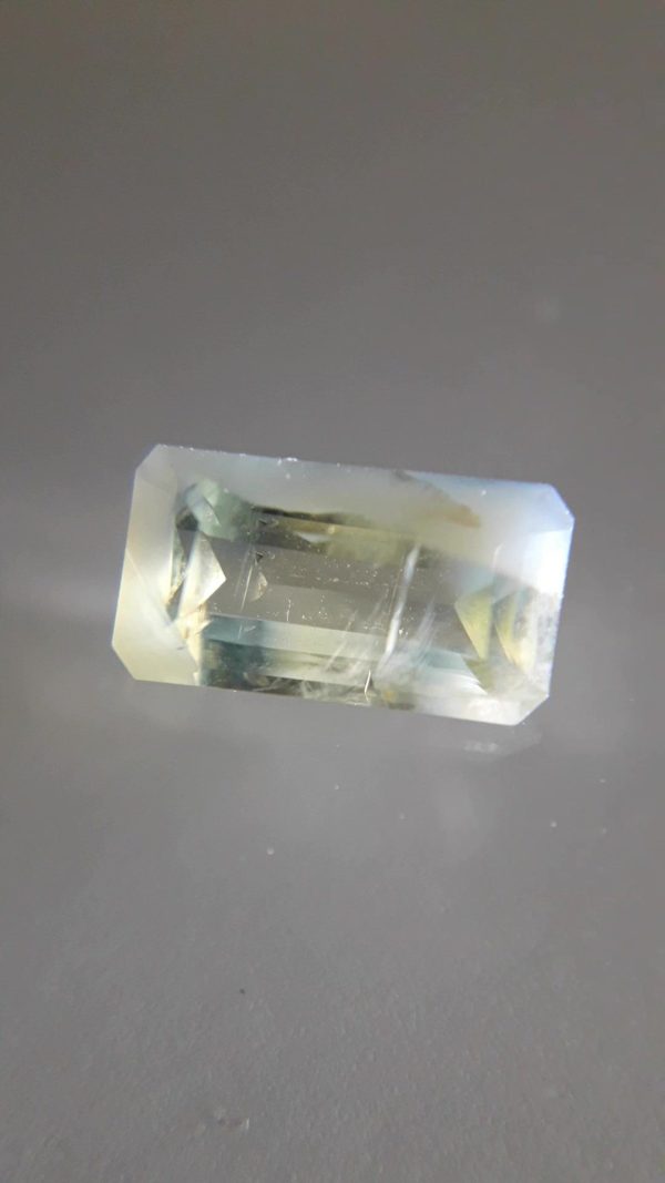 Green Sapphire - Rectangular - 1.65 ct - GIA certified