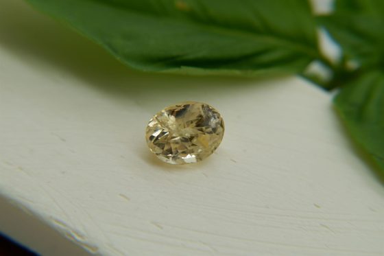 Pastel Yellow Sapphire - Oval - 2.388 ct - IGL certified