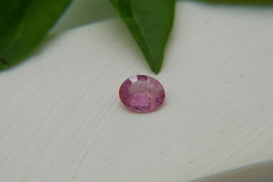 Purplish-Pink Sapphire - Oval - 0.80 ct