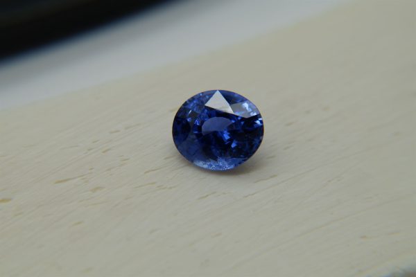Neon Cornflower Blue Sapphire - Oval - 2.75 ct - AGL certified