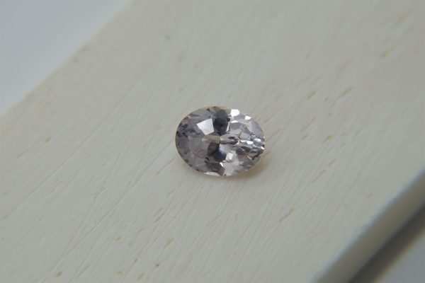 Pastel Pink Sapphire - Oval - 1.95 ct - IGL certified