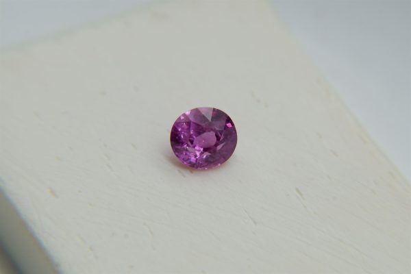 Vivid Pink Sapphire - Oval - 1.172 ct - IGL certified