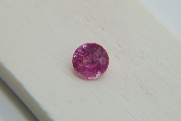 Vivid Orangish-Pink Sapphire - Round - 2.05 ct - AGL certified