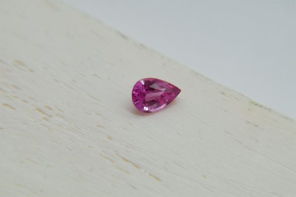 Vivid Orange Pink Sapphire - Pear - 0.773 ct - IGL certified