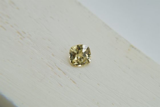 Premium: Vivid Yellow Sapphire - Cushion - 0.90 ct