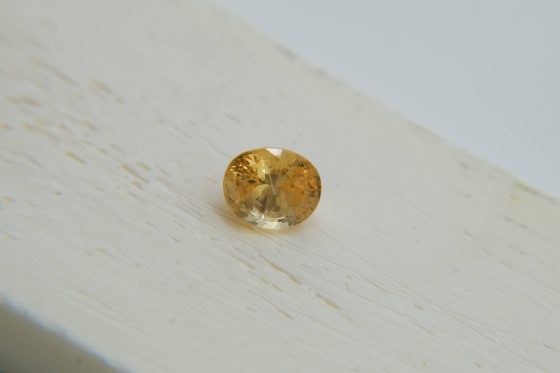 Premium: Vivid Orange-Yellow Sapphire - Oval - 1.755 ct - IGL certified