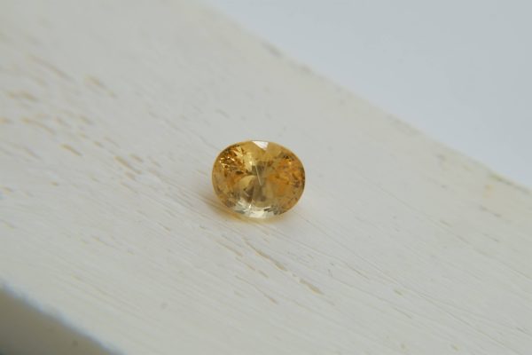 Premium: Vivid Orange-Yellow Sapphire - Oval - 1.755 ct - IGL certified