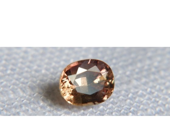 Multi-Color Yellow Sapphire - Oval - 0.56 ct - GIA certified