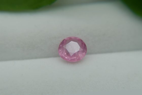 Rare: Neon Pink Mahenge Spinel - Round - 1.50 ct - COR authenticated