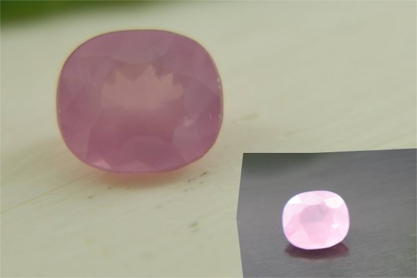 Rare: Neon Pink Mahenge Spinel - Cushion - 0.90 ct - COR authenticated