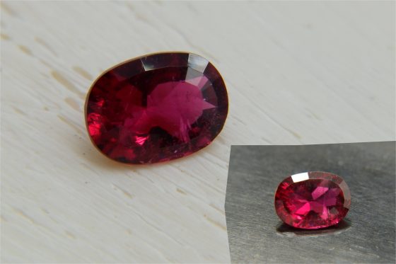 Vivid Red Rubellite - Oval - 0.70 ct - COR authenticated