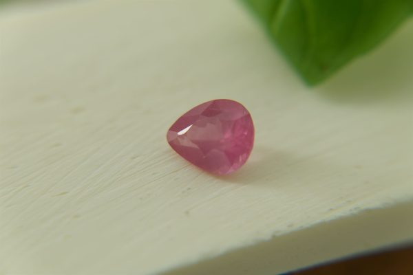 Rare: Neon Pink Mahenge Spinel - Pear - 1.50 ct - COR authenticated