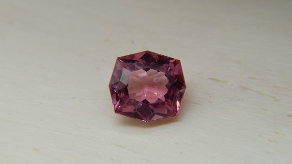 Vivid Pastel Orange-Pink Spinel - Octagon - 2.104 ct - AGL certified