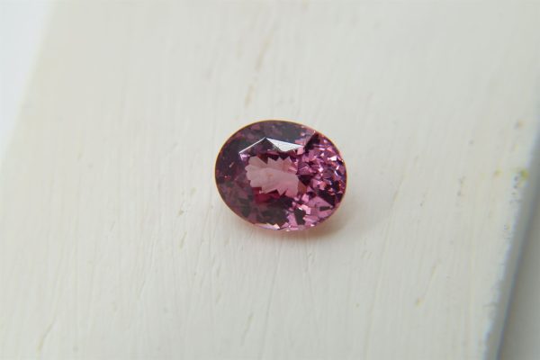 Premium: Vivid Orange-Pink Rhodolite Garnet - Oval - 2.684 ct - IGL certified