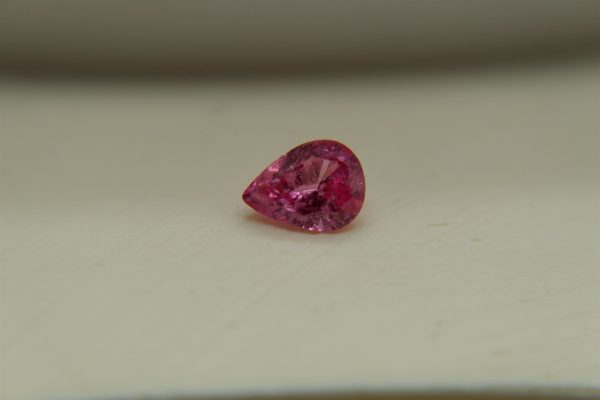 Padparadscha Sapphire - Pear - 1.15 ct - GIA certified