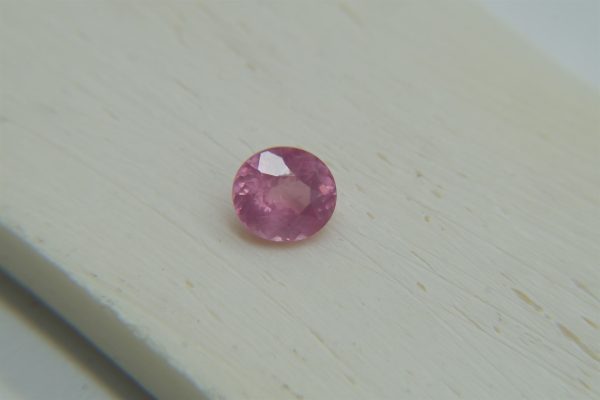 Rare: Neon Fire Pink Mahenge Spinel - Oval - 1.15 ct - COR authenticated