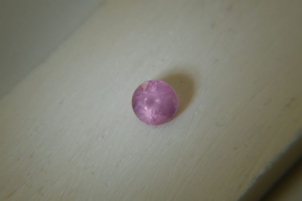 Rare: Neon Fire Pink Mahenge Spinel - Round - 1.05 ct - COR authenticated