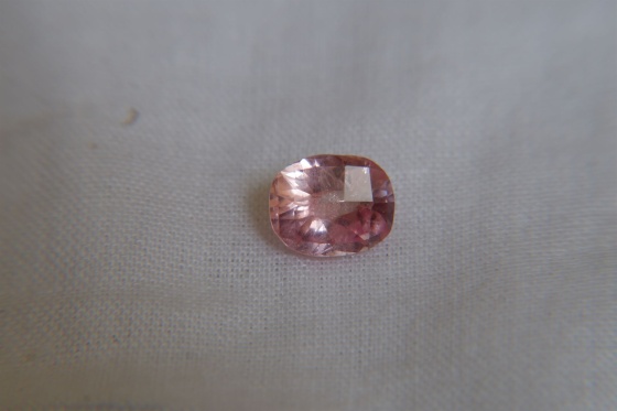 Padparadscha Sapphire, unheated, premium GIA 1.77 ct