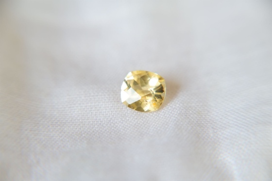 Strong Yellow Sapphire handcrafted,GIA 0.96 ct