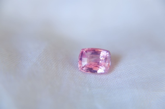 Padparadscha-like Sapphire, GIA certified  1.63 ct