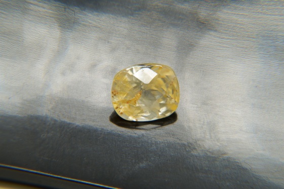 Pastel Gold Yellow Sapphire, handcrafted cut 2.75 ct