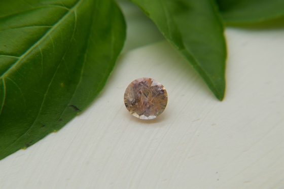 Pastel orangish Pink Sapphire, design cut 1.40 ct