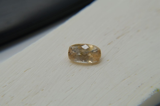 Pastel yellow white Sapphire, design cut 1.60 ct