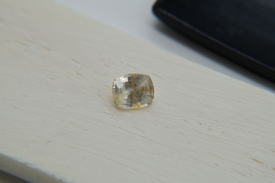 Pastel yellow white Sapphire, design cut 1.70 ct