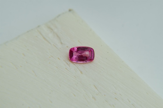 Vivid Orange Pink Sapphire, padparadscha-like 0.60 ct