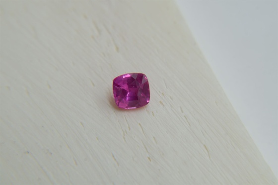 PREMIUM: Vivid Hot Pink Sapphire,handcrafted cut 0.70 ct