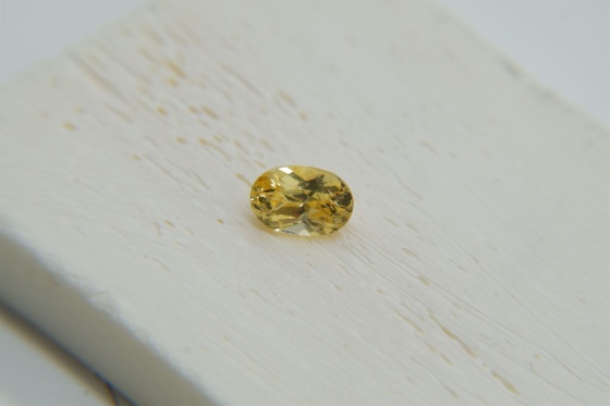 PREMIUM: Vivid intense Yellow Sapphire 0.90 ct