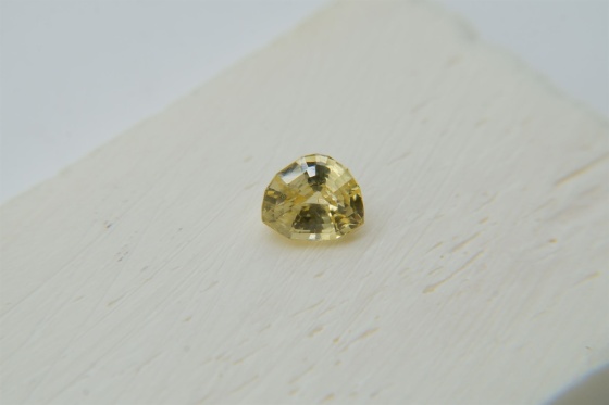 PREMIUM: Vivid intense Yellow Sapphire 1.20 ct