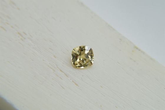 PREMIUM: Vivid Yellow Sapphire 0.90 ct