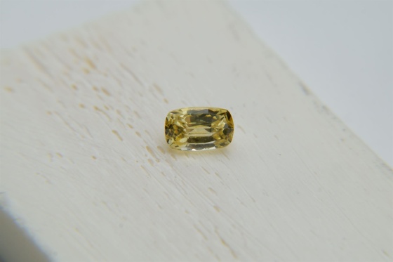 PREMIUM: Vivid intense Yellow Sapphire 1.10 ct