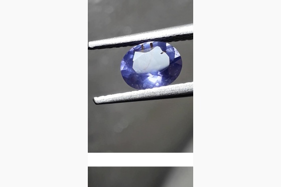 violet Sapphire, rare, unheated, GIA certified 0.96 ct