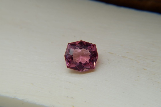 PREMIUM: Vivid Pastel Orange Pink Spinel, GIA certified 2.10 ct