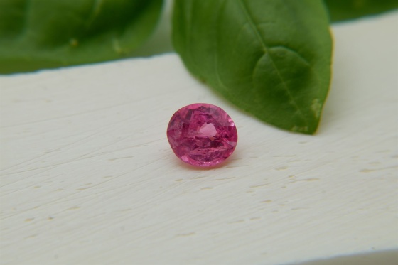 RARE: Neon Hot Pink Mahenge Spinel, GIA certified 1.40 ct