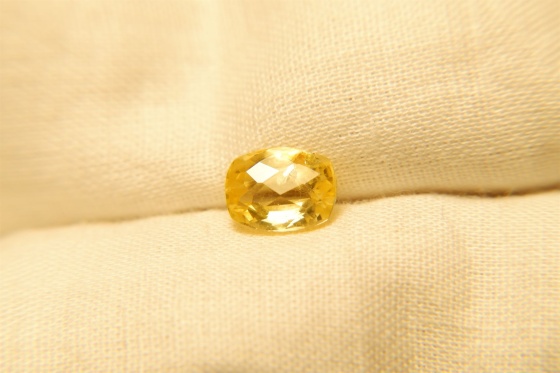 Strong Gold Yellow Sapphire, unheated, GIA certified 1.82 ct