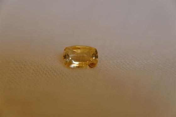 Pastel Yellow Sapphire, Sri Lanka, premium cut 1.45 ct