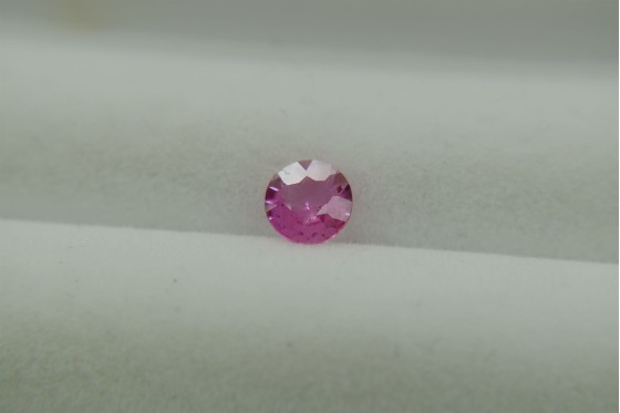 Strong Pink Sapphire - Oval - 0.55 ct. - COR