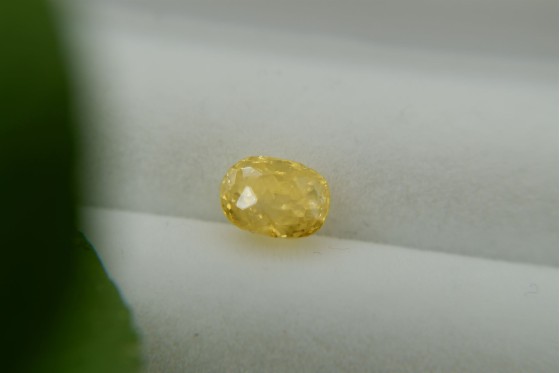 Intense neon Yellow Sapphire - Oval - 2.1 ct. - COR