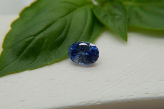 Vivid cornflower blue Sapphire - Oval - 1.9 ct. - IGL