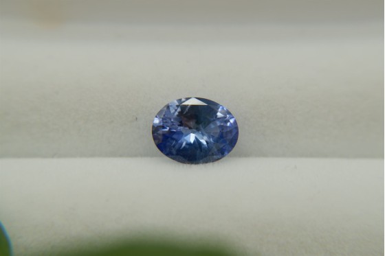 Vivid cornflower blue-white Sapphire - Oval - 1.51 ct. - AGL