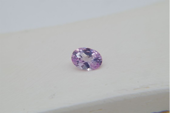 Bi-Color Metallic Violet-Pink hand-cut Sapphire - Oval - 0.82 ct. - COR